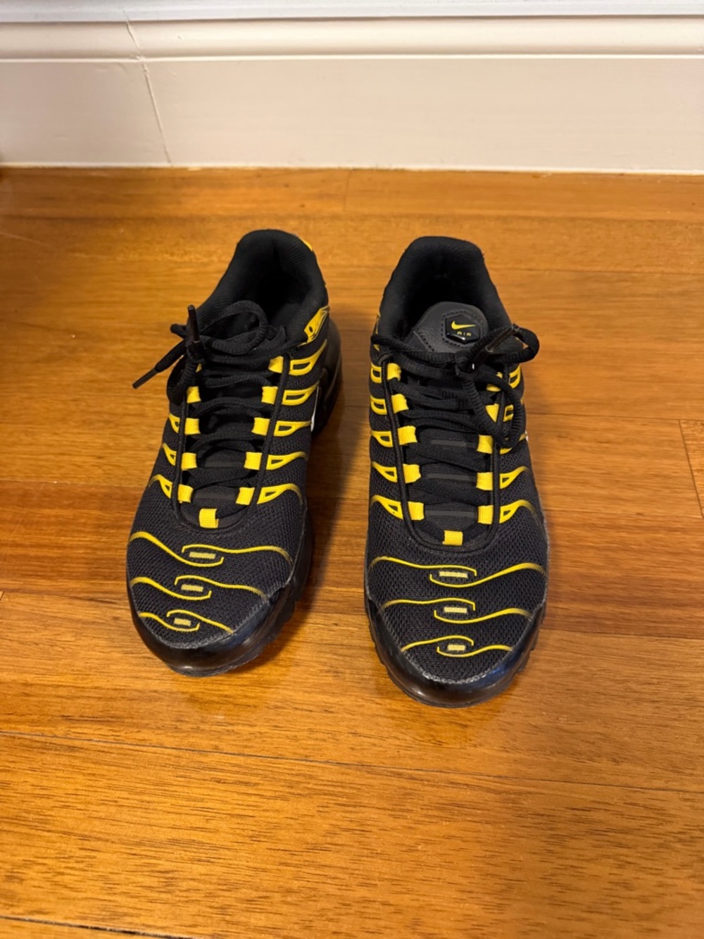 Nike Youth Black and Yellow Athletic Sneakers
